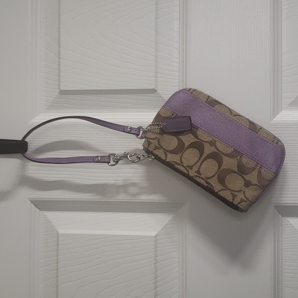 Coach Handbags - Coach Wristlet